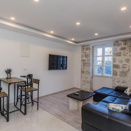 Seafront Apartments Karlo Kastela Exterior photo