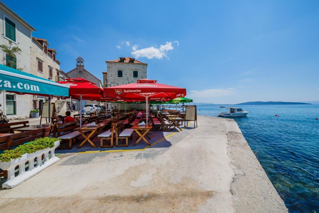 Seafront Apartments Karlo Kastela Exterior photo