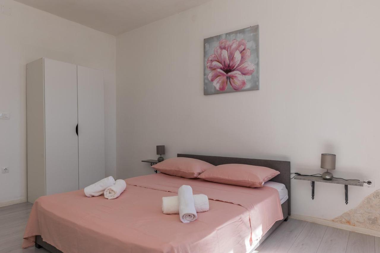 Seafront Apartments Karlo Kastela Exterior photo