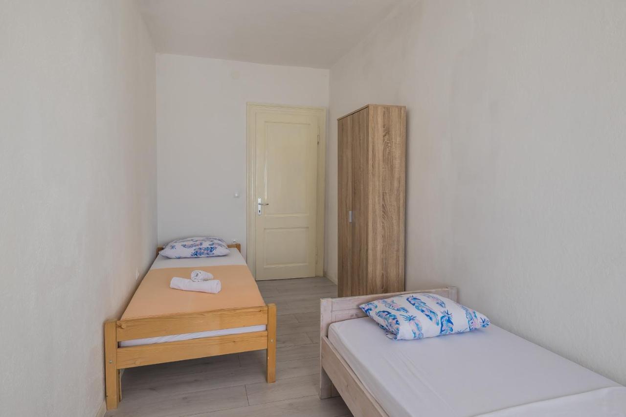 Seafront Apartments Karlo Kastela Exterior photo