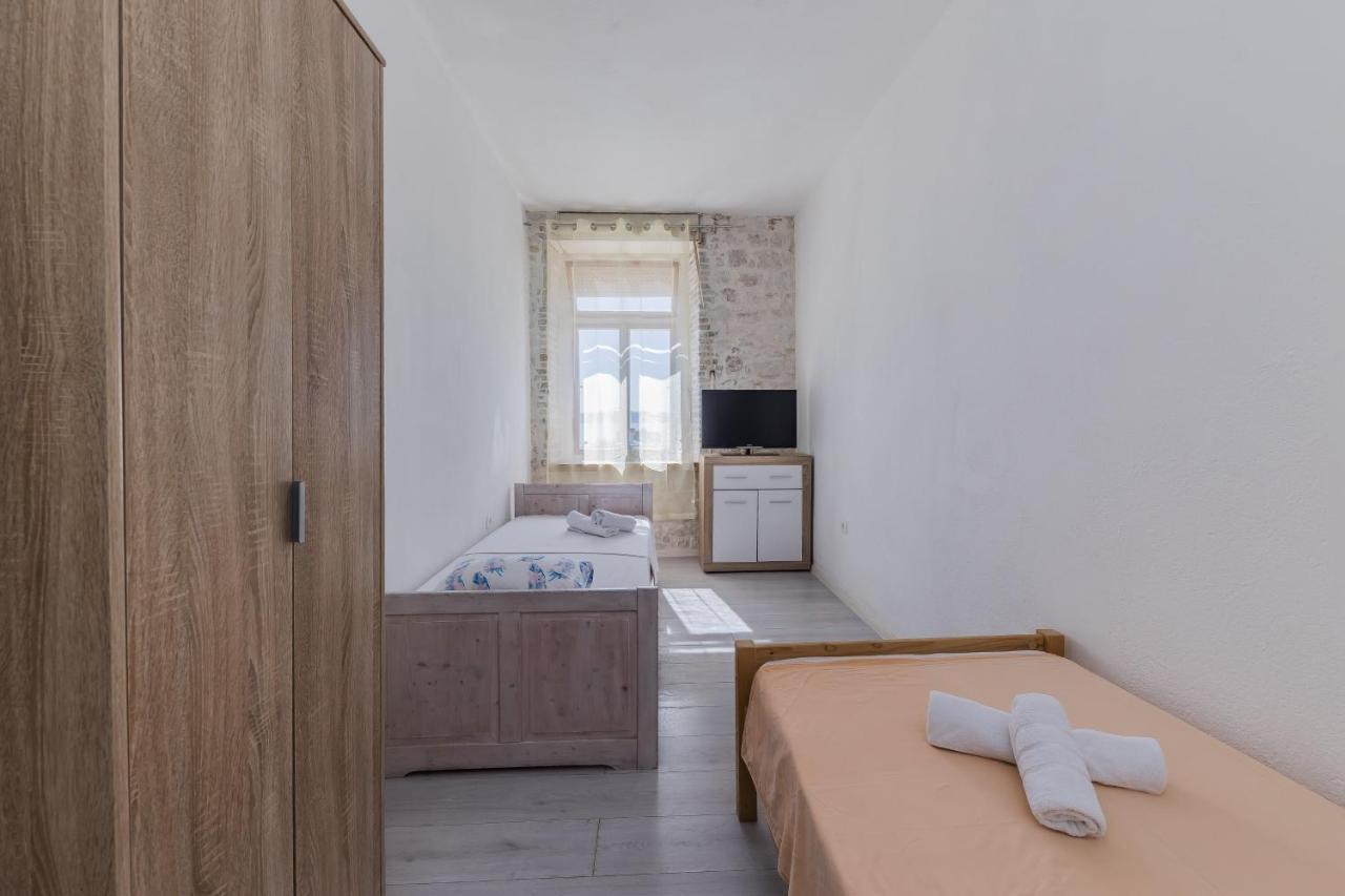 Seafront Apartments Karlo Kastela Exterior photo