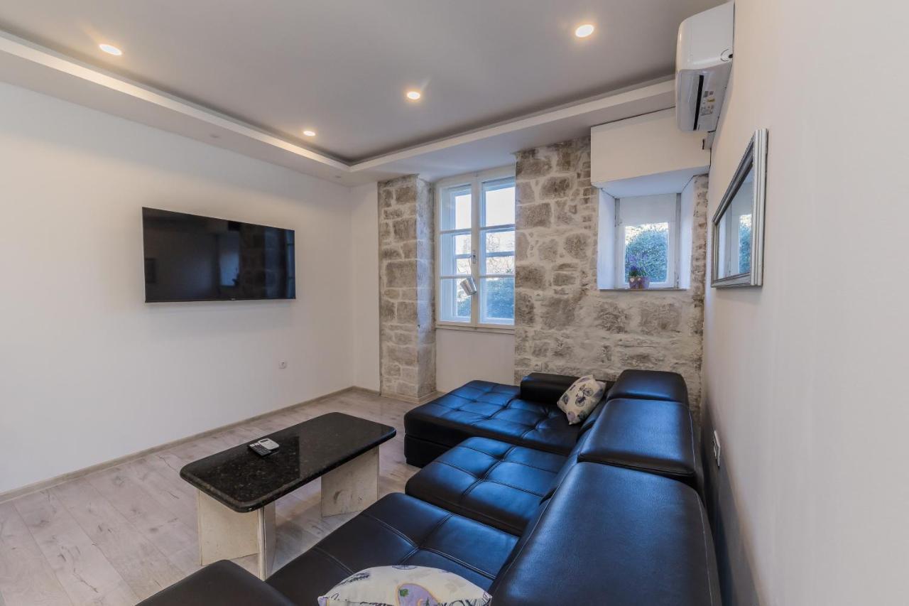 Seafront Apartments Karlo Kastela Exterior photo