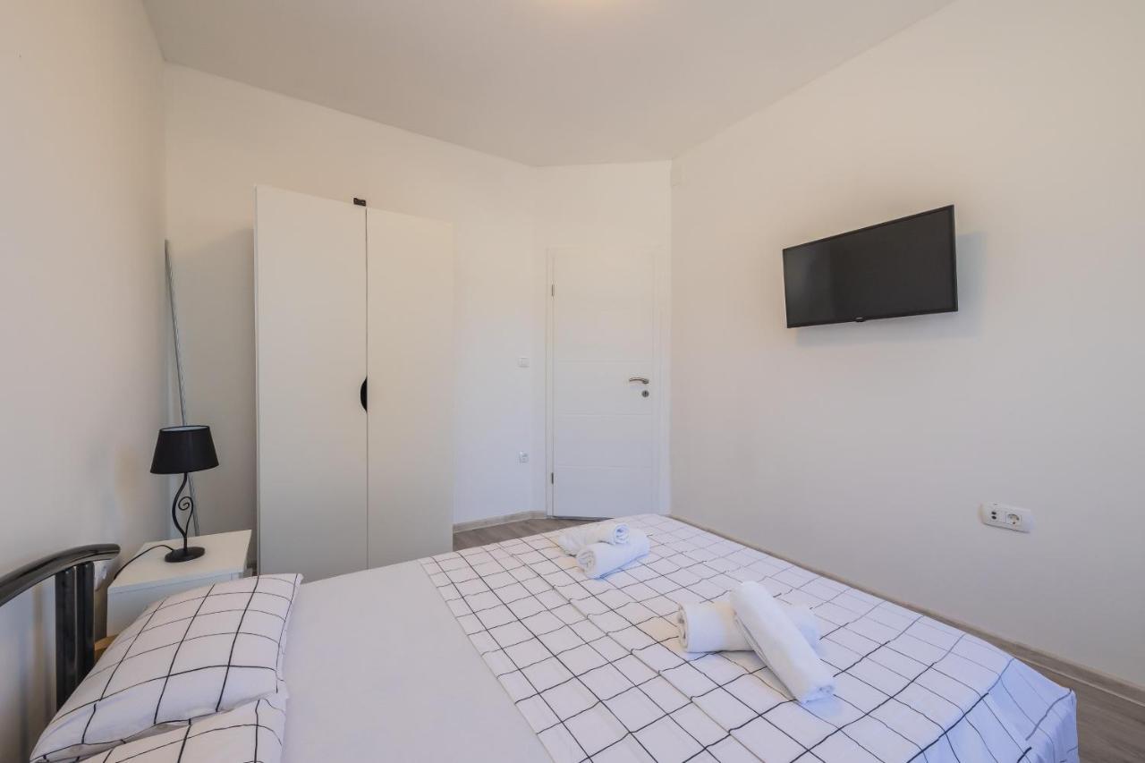 Seafront Apartments Karlo Kastela Exterior photo